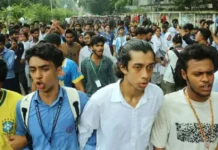 তিন দফা দাবিতে সচিবালয়ের পথে এইচএসসি পরীক্ষার্থীদের লংমার্চ, স্বাভাবিক হচ্ছে সায়েন্সল্যাবের যান চলাচল তিন দফা দাবিতে সচিবালয়ের পথে এইচএসসি পরীক্ষার্থীদের লংমার্চ, স্বাভাবিক হচ্ছে সায়েন্সল্যাবের যান চলাচল