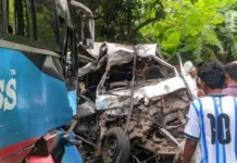 পাবনায় অ্যাম্বুলেন্স-বাসের মুখোমুখি সংঘর্ষে নিহত ২, আহত ৪ পাবনায় অ্যাম্বুলেন্স-বাসের মুখোমুখি সংঘর্ষে নিহত ২, আহত ৪