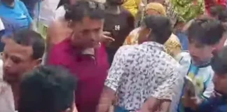 হাতীবান্ধায় পুলিশকে অবরুদ্ধ করে মাদক মামলার আসামি ছিনিয়ে নেওয়ার অভিযোগ হাতীবান্ধায় পুলিশকে অবরুদ্ধ করে মাদক মামলার আসামি ছিনিয়ে নেওয়ার অভিযোগ