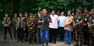 বরিশালে সেনাবাহিনীর গ্রীষ্মকালীন মহড়া পরিদর্শনে প্রধানমন্ত্রী তারেক রহমান বরিশালে সেনাবাহিনীর গ্রীষ্মকালীন মহড়া পরিদর্শন করলেন প্রধানমন্ত্রী তারেক রহমান