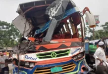 বরিশালে বাস-অটোরিকশা-ট্রাকের ত্রিমুখী সংঘর্ষে নিহত ২, আহত ৫ বরিশালে বাস-অটোরিকশা-ট্রাকের ত্রিমুখী সংঘর্ষে নিহত ২, আহত ৫