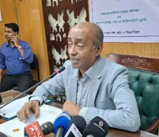 দেশের সীমানায় ঢুকলেই আইন অনুযায়ী ব্যবস্থা: শেখ হাসিনার দেশে ফেরা প্রসঙ্গে আইনমন্ত্রী ‘দেশের সীমানায় ঢুকলেই আইন অনুযায়ী ব্যবস্থা’: শেখ হাসিনার দেশে ফেরা প্রসঙ্গে আইনমন্ত্রী
