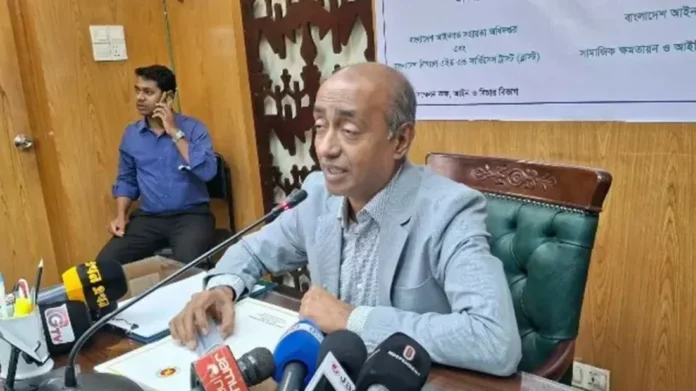 ‘দেশের সীমানায় ঢুকলেই আইন অনুযায়ী ব্যবস্থা’: শেখ হাসিনার দেশে ফেরা প্রসঙ্গে আইনমন্ত্রী