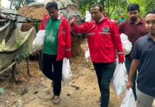 ছাত্রদল সভাপতির নেতৃত্বে কক্সবাজারে দেড় হাজার বন্যাদুর্গত পরিবারের মাঝে ত্রাণ বিতরণ ছাত্রদল সভাপতির নেতৃত্বে কক্সবাজারে দেড় হাজার বন্যাদুর্গত পরিবারের মাঝে ত্রাণ বিতরণ