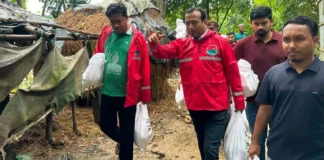 ছাত্রদল সভাপতির নেতৃত্বে কক্সবাজারে দেড় হাজার বন্যাদুর্গত পরিবারের মাঝে ত্রাণ বিতরণ ছাত্রদল সভাপতির নেতৃত্বে কক্সবাজারে দেড় হাজার বন্যাদুর্গত পরিবারের মাঝে ত্রাণ বিতরণ
