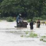 বন্যা ও পাহাড় ধসে ৪৪ জনের মৃত্যু, ক্ষতিগ্রস্ত ১০ লাখের বেশি মানুষ বন্যা ও পাহাড় ধসে ৪৪ জনের মৃত্যু, ক্ষতিগ্রস্ত ১০ লাখের বেশি মানুষ