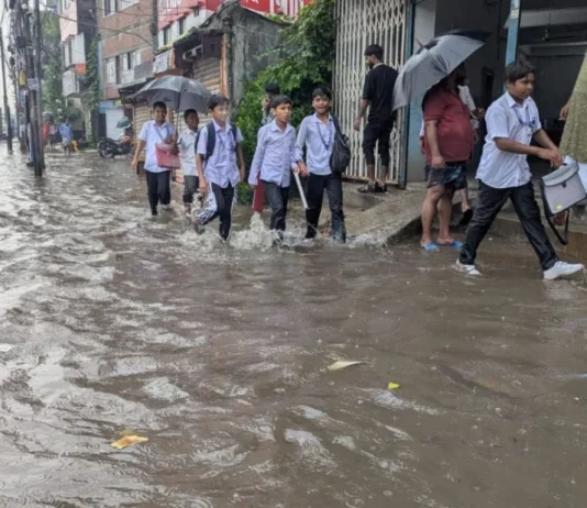 টানা বৃষ্টিতে রাজধানীর বিভিন্ন শিক্ষাপ্রতিষ্ঠানে পরীক্ষা স্থগিত টানা বৃষ্টিতে রাজধানীর বিভিন্ন শিক্ষাপ্রতিষ্ঠানে পরীক্ষা স্থগিত