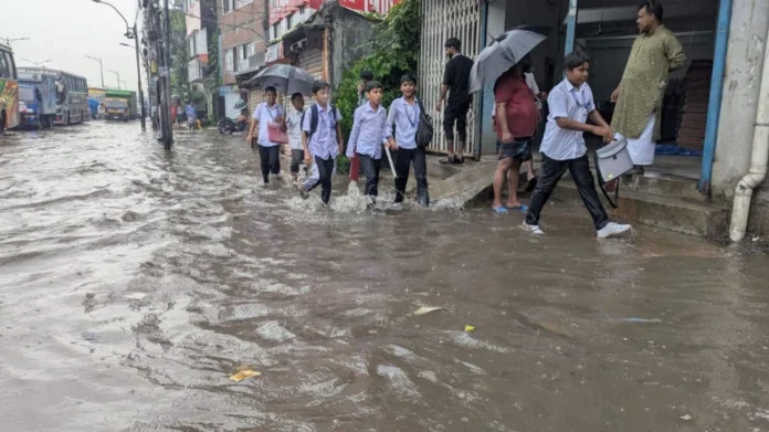 টানা বৃষ্টিতে রাজধানীর বিভিন্ন শিক্ষাপ্রতিষ্ঠানে পরীক্ষা স্থগিত