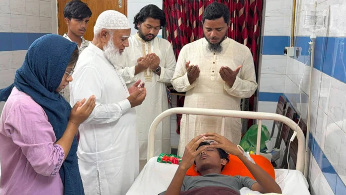 হবিগঞ্জে হামলায় চোখ হারানো কিশোর আলিফকে দেখতে হাসপাতালে ডা. শফিকুর রহমান