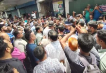 যশোরে এমপি গোলাম রসুলের বাড়ি ঘেরাও, হামলার অভিযোগ; মহাসড়ক অবরোধে উত্তেজনা যশোরে এমপি গোলাম রসুলের বাড়ি ঘেরাও, হামলার অভিযোগ; মহাসড়ক অবরোধে উত্তেজনা
