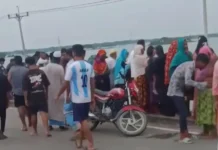 টিকটক ভিডিও করতে গিয়ে বিদ্যুৎস্পৃষ্ট, পানিতে পড়ে নিখোঁজ কিশোর টিকটক ভিডিও করতে গিয়ে বিদ্যুৎস্পৃষ্ট, পানিতে পড়ে নিখোঁজ কিশোর