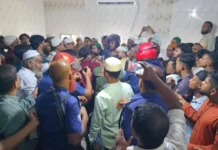পাবনায় জুমার নামাজকে কেন্দ্র করে মসজিদে হট্টগোল, পাল্টাপাল্টি অভিযোগ জামায়াত-বিএনপির পাবনায় জুমার নামাজকে কেন্দ্র করে মসজিদে হট্টগোল, পাল্টাপাল্টি অভিযোগ জামায়াত-বিএনপির