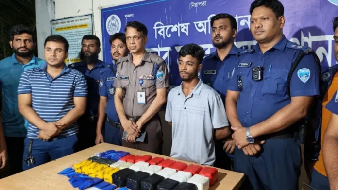 কক্সবাজারে ঢাকাগামী স্লিপার কোচে তল্লাশি: ৯২ হাজার পিস ইয়াবাসহ হেল্পার গ্রেপ্তার