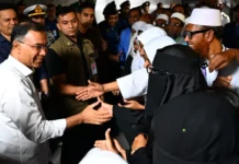 ব্যস্ত দিন শেষে কুমিল্লার শিক্ষার্থীদের সঙ্গে সময় কাটালেন প্রধানমন্ত্রী ব্যস্ত দিন শেষে কুমিল্লার শিক্ষার্থীদের সঙ্গে সময় কাটালেন প্রধানমন্ত্রী