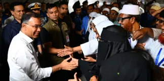ব্যস্ত দিন শেষে কুমিল্লার শিক্ষার্থীদের সঙ্গে সময় কাটালেন প্রধানমন্ত্রী ব্যস্ত দিন শেষে কুমিল্লার শিক্ষার্থীদের সঙ্গে সময় কাটালেন প্রধানমন্ত্রী