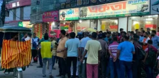 কমিটি গঠন নিয়ে বিরোধ: রাজশাহী থেকে সব রুটে বাস চলাচল বন্ধ, ভোগান্তিতে যাত্রীরা কমিটি গঠন নিয়ে বিরোধ: রাজশাহী থেকে সব রুটে বাস চলাচল বন্ধ, ভোগান্তিতে যাত্রীরা