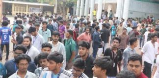 শিক্ষামন্ত্রীর পদত্যাগ দাবিতে রাজশাহী শিক্ষাবোর্ডের সামনে শিক্ষার্থীদের বিক্ষোভ শিক্ষামন্ত্রীর পদত্যাগ দাবিতে রাজশাহী শিক্ষাবোর্ডের সামনে শিক্ষার্থীদের বিক্ষোভ