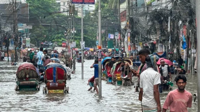 road আগামী ৪৮ ঘণ্টায় ৭ বিভাগে ভারী বৃষ্টির সতর্কতা, ঢাকায় জলাবদ্ধতার আশঙ্কা