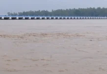তিস্তার পানি বিপৎসীমার ৫ সেন্টিমিটার নিচে, খুলে দেওয়া হলো ব্যারাজের ৪৪ জলকপাট তিস্তার পানি বিপৎসীমার ৫ সেন্টিমিটার নিচে, খুলে দেওয়া হলো ব্যারাজের ৪৪ জলকপাট