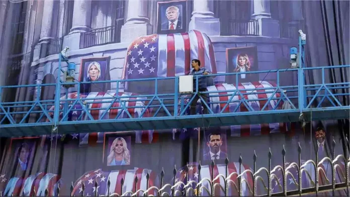 trump-in-coffin-20260718191458 তেহরানে নতুন বিলবোর্ডে ট্রাম্প পরিবারের ছবি, ‘রক্তের বদলে রক্ত’ স্লোগান