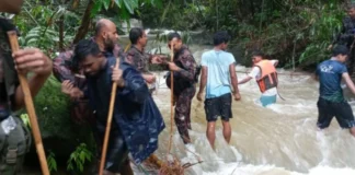 বন্যা ও ভূমিধসে ক্ষতিগ্রস্ত ১১ জেলায় উদ্ধার অভিযানে বিজিবি বন্যা ও ভূমিধসে ক্ষতিগ্রস্ত ১১ জেলায় উদ্ধার অভিযানে বিজিবি