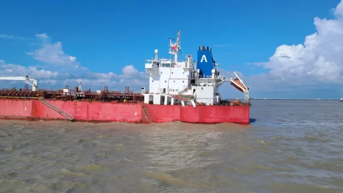 Ship-760f98 চট্টগ্রাম বন্দরের বহির্নোঙরে আবারও দুই জাহাজের সংঘর্ষ