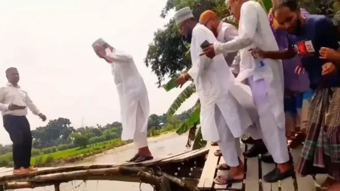 সাঁকো ভেঙে আহত কয়েকজন, অল্পের জন্য রক্ষা পেলেন জামায়াতের এমপি
