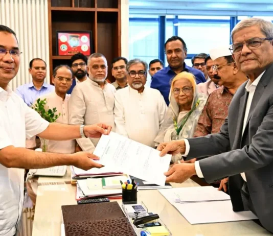মির্জা ফখরুলকে রাষ্ট্রপতি পদে মনোনয়নে প্রস্তাবক মঈন খান, সমর্থক গয়েশ্বর মির্জা ফখরুলকে রাষ্ট্রপতি পদে মনোনয়নে প্রস্তাবক মঈন খান, সমর্থক গয়েশ্বর