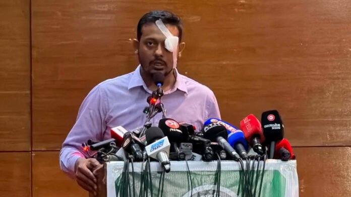 চোখে ব্যান্ডেজ নিয়ে প্রতিবাদে নাসীরউদ্দীন পাটওয়ারী | ‘আলিফের চোখ হারানোর ঘটনার বিচার চাই’