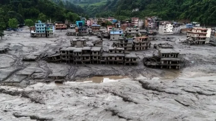নেপালে ভয়াবহ বন্যায় নিহত ৯০৩, নিখোঁজ ৪ হাজার ২০০-এর বেশি