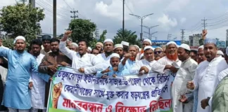 সাভারের ৩ ইউনিয়ন কেরানীগঞ্জে যুক্ত করার প্রস্তাবের প্রতিবাদে মহাসড়ক অবরোধ সাভারের ৩ ইউনিয়ন কেরানীগঞ্জে যুক্ত করার প্রস্তাবের প্রতিবাদে মহাসড়ক অবরোধ