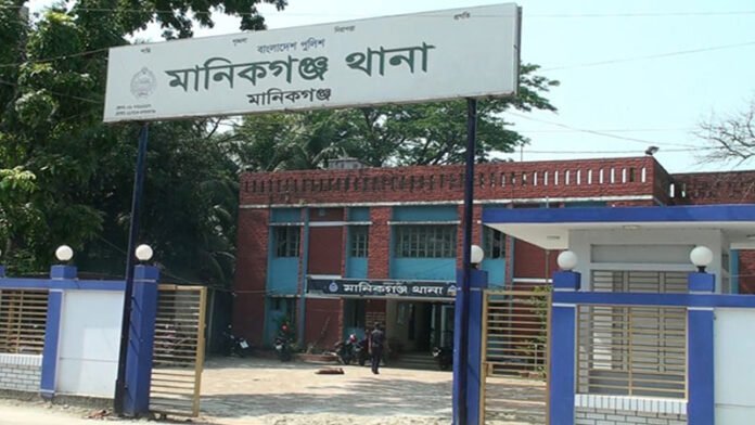 জুয়া খেলতে গিয়ে আটক পুলিশ কনস্টেবল, মানিকগঞ্জে গ্রেপ্তার ৩