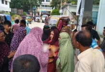 সিজারের পর নবজাতকের মৃত্যু, ‘তিন ঘণ্টা পর মাথা কাটা বাচ্চা দিয়েছে’ সিজারের পর নবজাতকের মৃত্যু, ‘তিন ঘণ্টা পর মাথা কাটা বাচ্চা দিয়েছে’
