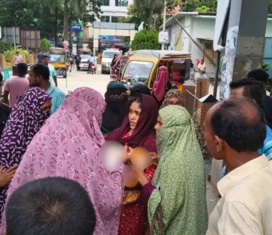 সিজারের পর নবজাতকের মৃত্যু, ‘তিন ঘণ্টা পর মাথা কাটা বাচ্চা দিয়েছে’ সিজারের পর নবজাতকের মৃত্যু, ‘তিন ঘণ্টা পর মাথা কাটা বাচ্চা দিয়েছে’