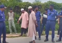 কক্সবাজার-টেকনাফ মহাসড়কে ৫৭ লাখ টাকা লুট: নারীকে মূল পরিকল্পনাকারী বলছে পুলিশ কক্সবাজার-টেকনাফ মহাসড়কে ৫৭ লাখ টাকা লুট: নারীকে মূল পরিকল্পনাকারী বলছে পুলিশ