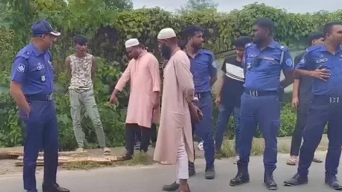 কক্সবাজার-টেকনাফ মহাসড়কে ৫৭ লাখ টাকা লুট: নারীকে মূল পরিকল্পনাকারী বলছে পুলিশ