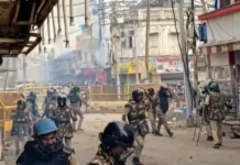 ভারতের মধ্যপ্রদেশের উজ্জয়িনীতে শাহী মসজিদ ভাঙার উদ্যোগ ঘিরে সংঘর্ষ উজ্জয়িনীতে শাহী মসজিদ ভাঙার উদ্যোগ ঘিরে সংঘর্ষ, কাঁদানে গ্যাস-লাঠিচার্জ