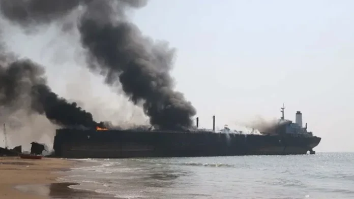 হরমুজ প্রণালিতে সৌদি ট্যাংকারে ইরানের হামলার অভিযোগ, নিহত ২ নাবিক