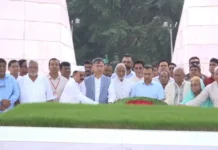 বিএনপির ৪৮তম প্রতিষ্ঠাবার্ষিকী: জিয়া ও খালেদা জিয়ার সমাধিতে শ্রদ্ধা বিএনপির ৪৮তম প্রতিষ্ঠাবার্ষিকী: জিয়া ও খালেদা জিয়ার সমাধিতে শ্রদ্ধা