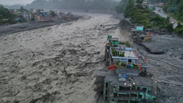 nep নেপাল-চীন সীমান্তে ভয়াবহ বন্যা: মৃতের সংখ্যা বেড়ে ৯৫৫, নিখোঁজ ৪৪৭২