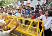 জ্ঞানেশ কুমারের পদত্যাগের দাবিতে ফের উত্তপ্ত দিল্লির যন্তর মন্তর জ্ঞানেশ কুমারের পদত্যাগের দাবিতে ফের উত্তপ্ত দিল্লির যন্তর মন্তর