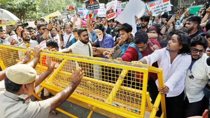 জ্ঞানেশ কুমারের পদত্যাগের দাবিতে ফের উত্তপ্ত দিল্লির যন্তর মন্তর