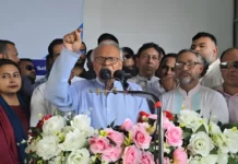 রিজভীর অভিযোগ: অর্থ লুটপাট করে বিদেশে বিলাসী জীবন, দেশ অস্থিতিশীল করার চেষ্টা রিজভীর অভিযোগ: অর্থ লুটপাট করে বিদেশে বিলাসী জীবন, দেশ অস্থিতিশীল করার চেষ্টা